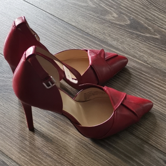 Shoes - Picture 2 of 4